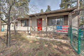 Munds Park Cabin with Patio TV, Grill and Games!